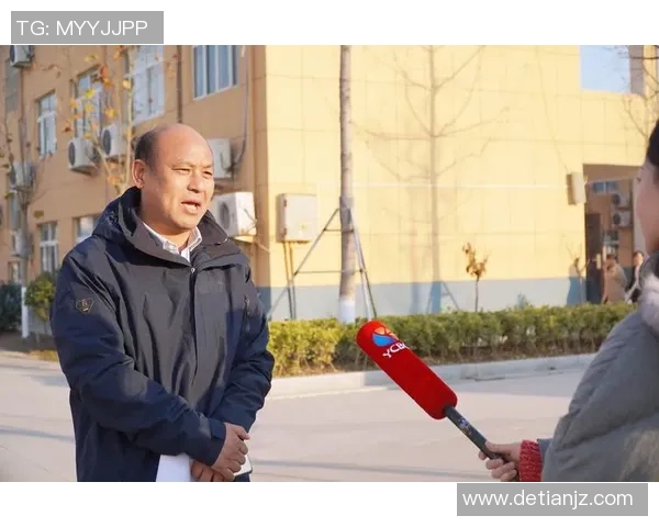 从草根到顶尖球场足球梦逐步实现成为全球球星的传奇之路